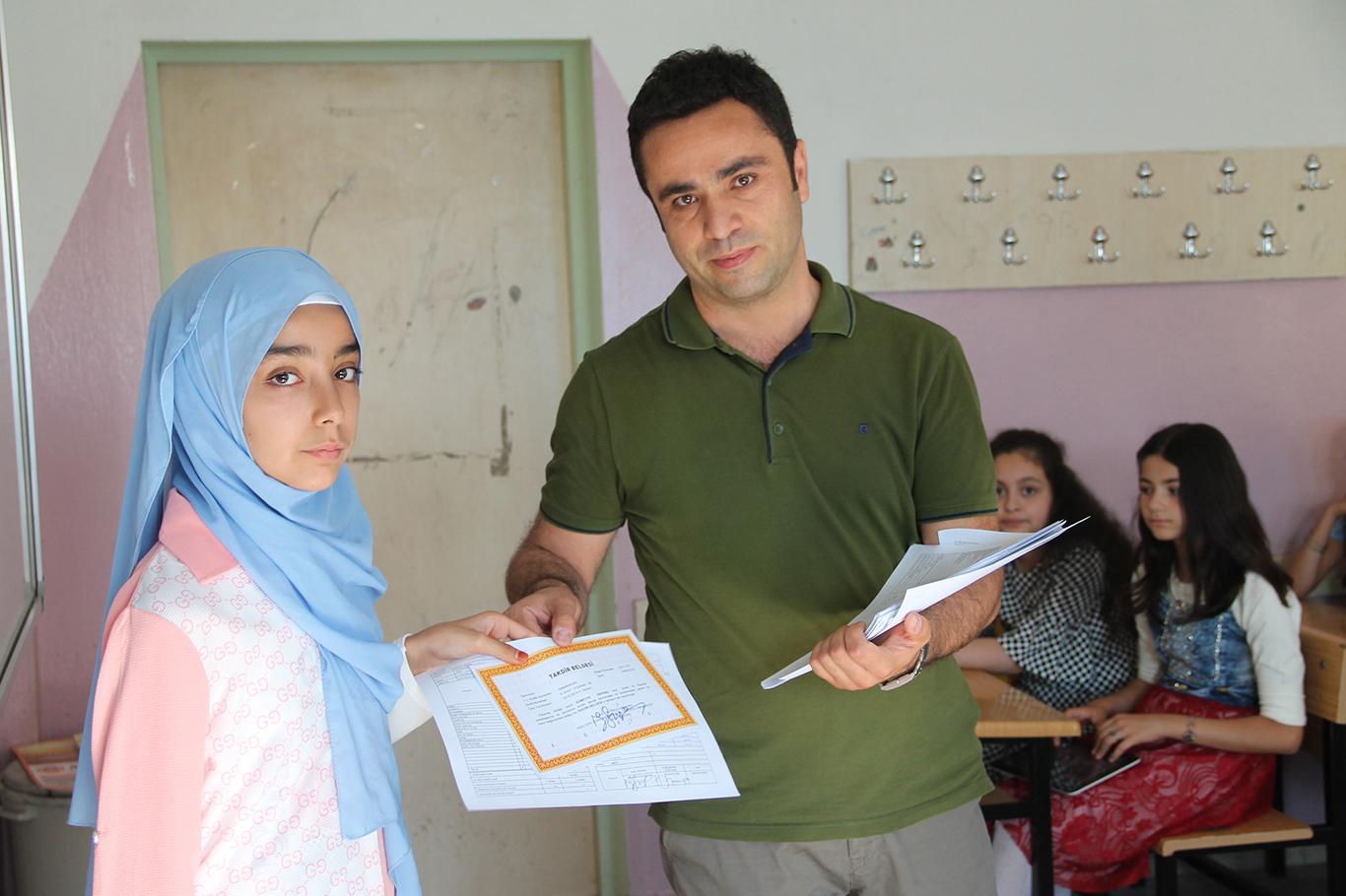 Mardin'de 250 bin öğrenci karne heyecanı yaşadı
